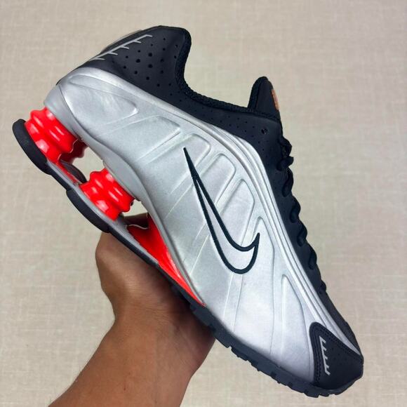 🩶 2024 Nike Shox R4 “Black Metallic Silver” 8M - Picture 1 of 6